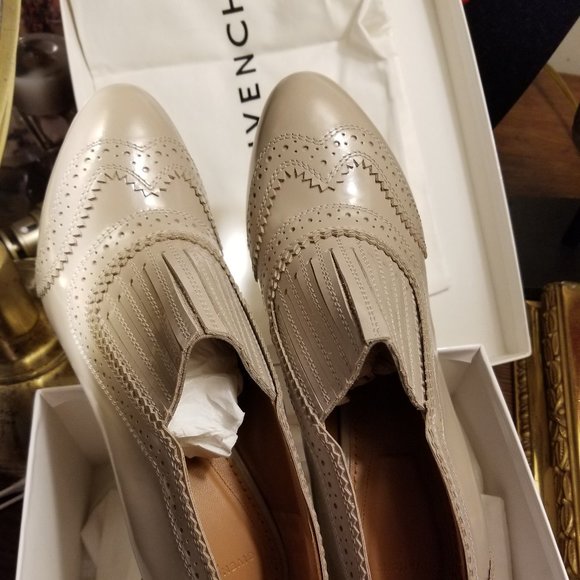 New, Authentic GIVENCHY leather Dove grey - Picture 9 of 10